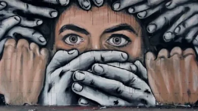 A estratégia da extrema-direita para impor controle social através da censura cultural