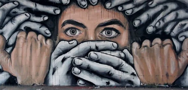 A estratégia da extrema-direita para impor controle social através da censura cultural