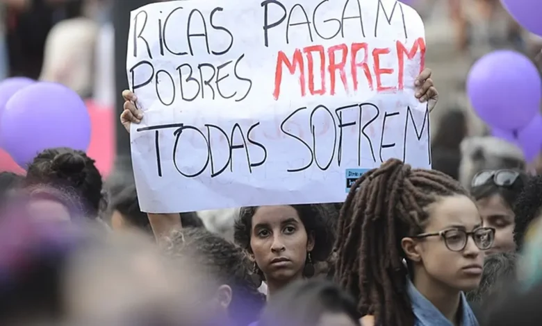 Aborto legal em casos de estupro conta com apoio de 64% da população brasileira