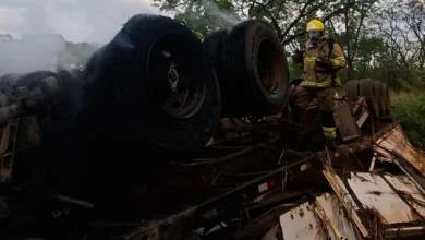 Acidente fatal na Br-364 em Jataí termina com carreta incendiada