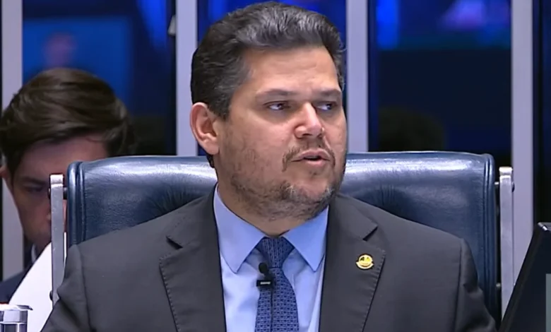 Alcolumbre reage a revelações sobre conversas com banqueiro Daniel Vorcaro