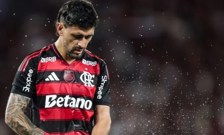 Arrascaeta sofre nova lesão e gera preocupação no departamento médico do Flamengo