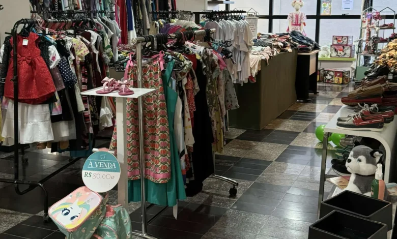 Bazar Botichic movimenta Goiânia com venda de roupas e itens variados