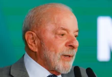Campanha de Lula aciona TSE para suspender canal de vídeos de Flávio Bolsonaro