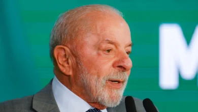 Campanha de Lula aciona TSE para suspender canal de vídeos de Flávio Bolsonaro
