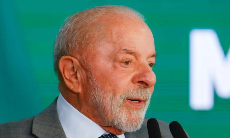 Campanha de Lula aciona TSE para suspender canal de vídeos de Flávio Bolsonaro