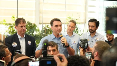 Campanha eleitoral intensifica agendas de Lula e Flávio Bolsonaro pelo Brasil