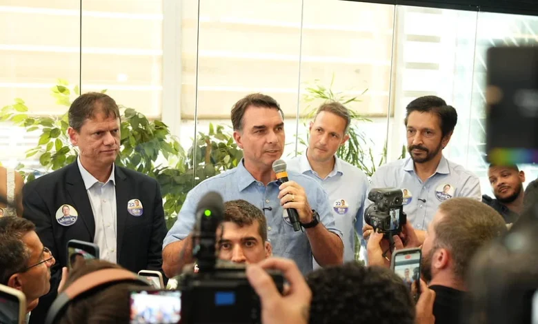 Campanha eleitoral intensifica agendas de Lula e Flávio Bolsonaro pelo Brasil