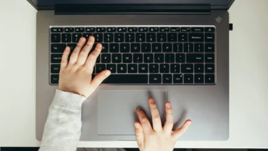 China propõe restrições severas ao uso de inteligência artificial por menores de idade