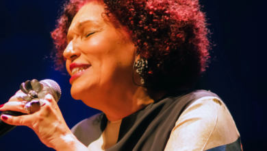 Cláudia Vieira comemora três décadas de trajetória musical em apresentação especial em Goiânia