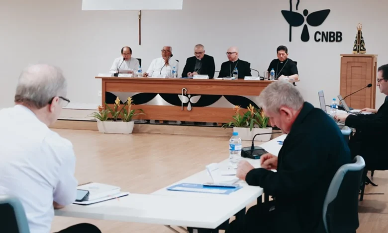 CNBB rebate acusações de Flávio Bolsonaro sobre disseminação de fake news