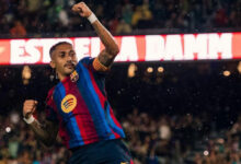 Com Raphinha em destaque, Barcelona registra o melhor começo de temporada em 111 anos