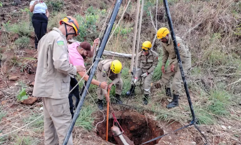 Corpo de Bombeiros realiza resgate técnico de cavalo preso em poço em Niquelândia