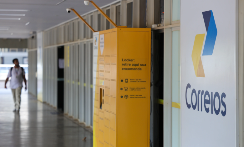 Correios acionam TST para buscar fim de greve nacional