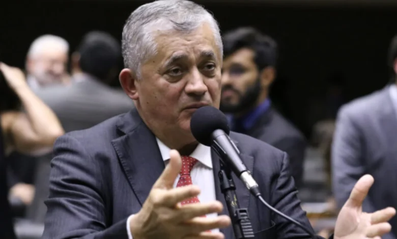 Dino reverte decisão de Mendonça e libera post sobre Nossa Senhora Aparecida
