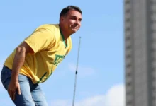 Documentos e mensagens apontam supostas irregularidades envolvendo Flávio Bolsonaro