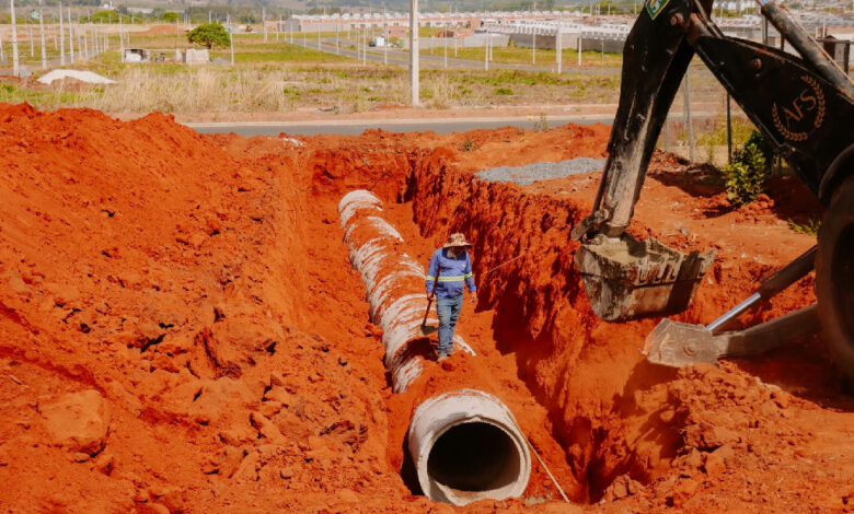Drenagem urbana marca início das obras de infraestrutura no Residencial Campo das Flores