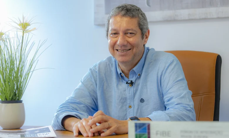 Economista sugere incentivos fiscais para empresas que priorizam carteira assinada