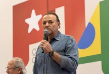 Edinho Silva defende punição a candidatos do PT que omitirem Lula em materiais de campanha