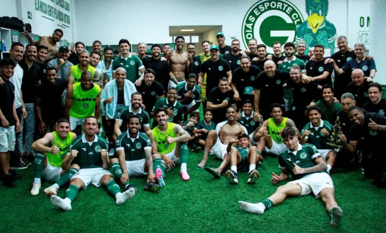 Elenco do Goiás protesta por pagamentos atrasados antes de clássico decisivo