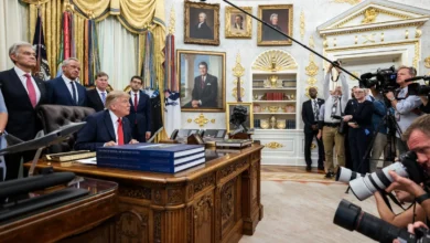 Emissoras americanas suspendem cobertura da Casa Branca em protesto contra Trump