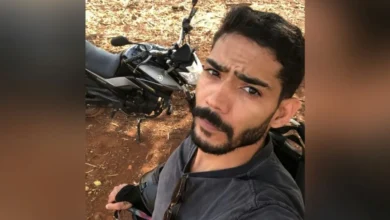 Estudante percorre 130 km diários de moto para cursar graduação na UEG