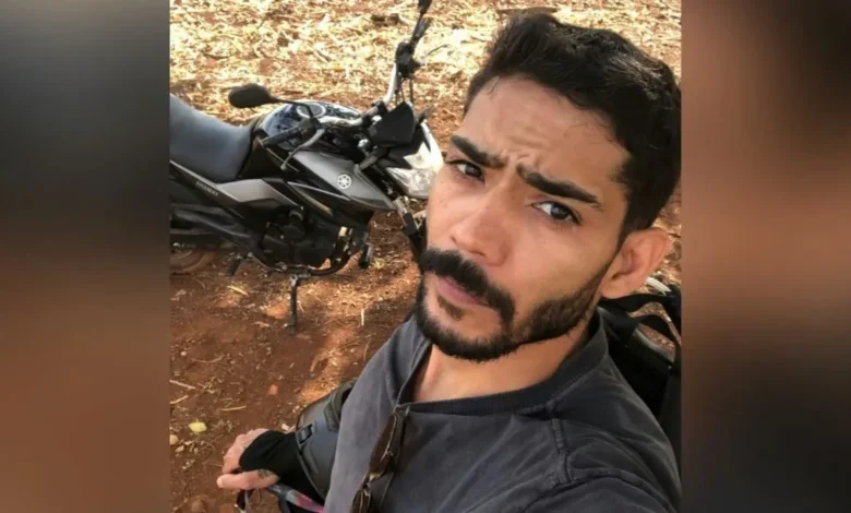 Estudante percorre 130 km diários de moto para cursar graduação na UEG
