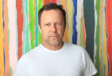 Exposição Dinheiro Vivo de Vik Muniz ocupa Galeria Léo Romano em Goiânia até janeiro de 2027