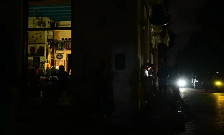 Falha no sistema elétrico deixa 9,4 milhões sem luz no sétimo apagão geral do ano em Cuba