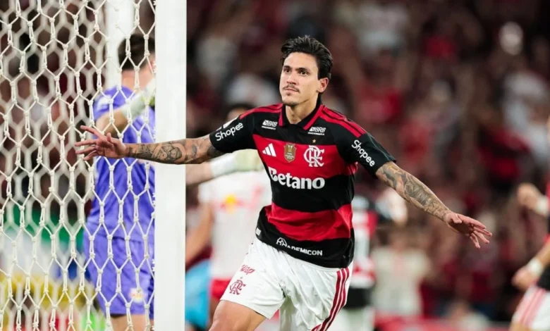 Flamengo supera Bragantino no Maracanã e isola-se na ponta do Brasileirão