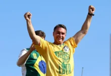 Flávio Bolsonaro acusa CNBB de disseminar desinformação sobre padroeira do Brasil