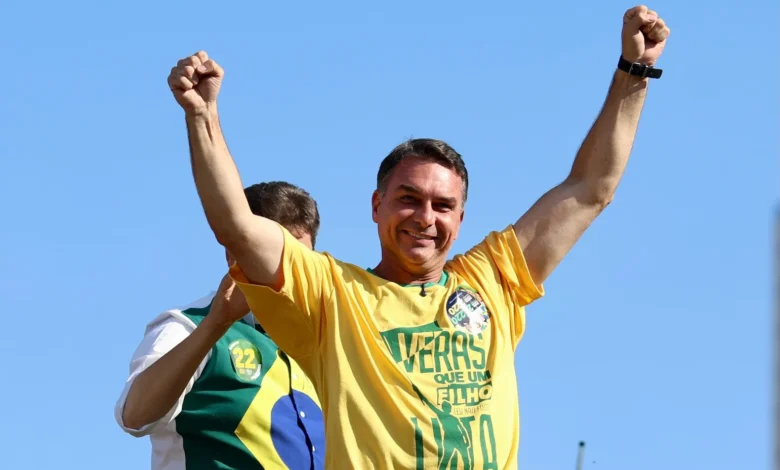 Flávio Bolsonaro acusa CNBB de disseminar desinformação sobre padroeira do Brasil