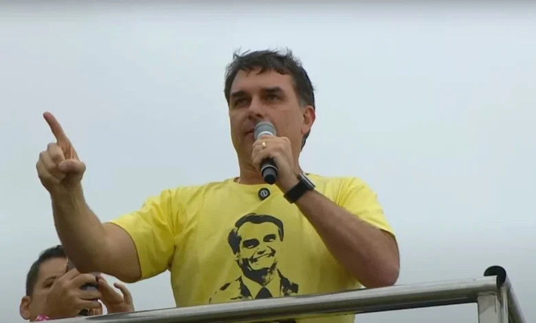Flávio Bolsonaro critica CNBB por suposta desinformação e gera embate institucional