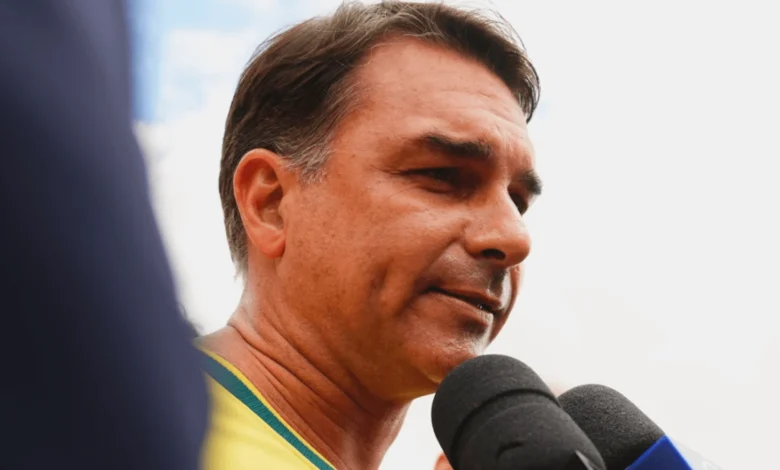Flávio Bolsonaro defende pragmatismo comercial com a China em caso de vitória eleitoral