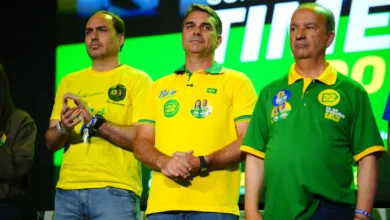 Flávio Bolsonaro promete revogar mais de 1.000 atos normativos em seu primeiro dia de governo