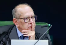 Gilmar Mendes nega recurso e mantém sigilo quebrado de ex-assessora de Flávio Bolsonaro