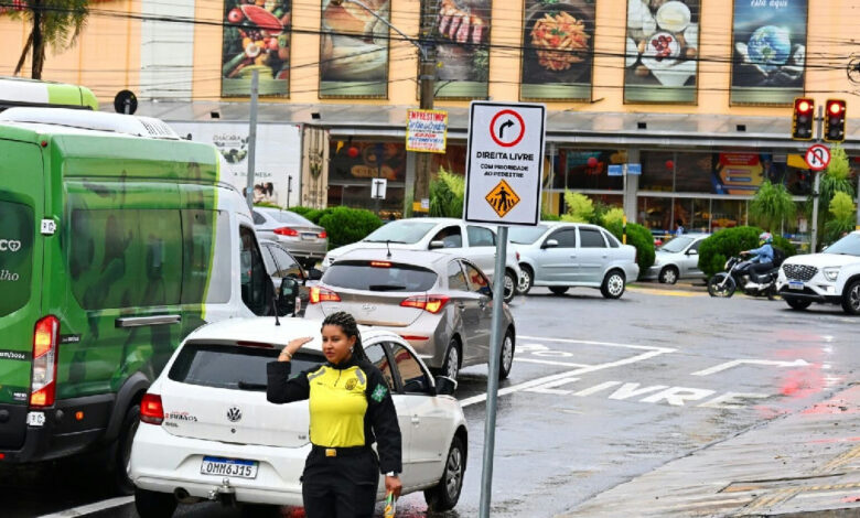 Goiânia amplia sinalização de direita livre em 84 cruzamentos estratégicos