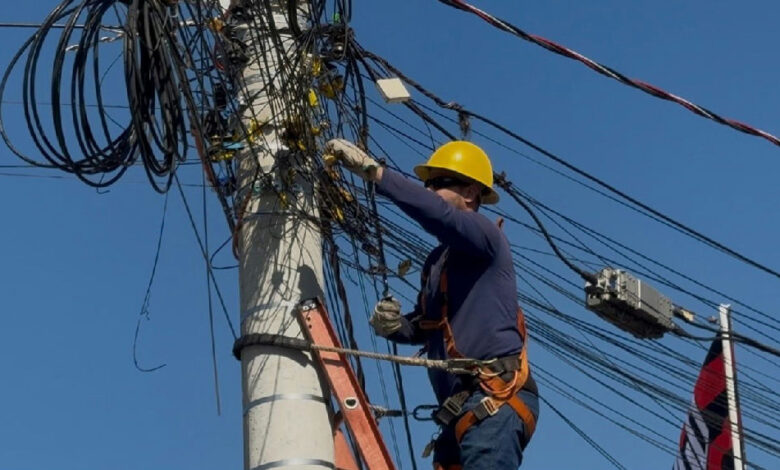 Goiânia retira 203 toneladas de fios irregulares e organiza 4,6 mil postes em 125 km de vias