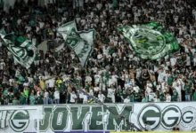 Goiás identifica e bane torcedores após arremesso de objetos no estádio da Serrinha