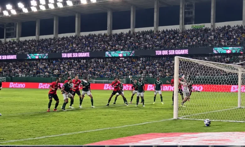 Guilherme Lopes coloca Atlético em vantagem no clássico contra o Goiás