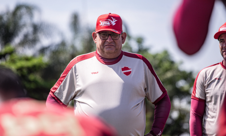 Guto Ferreira destaca união como pilar da liderança do Vila Nova na Série B