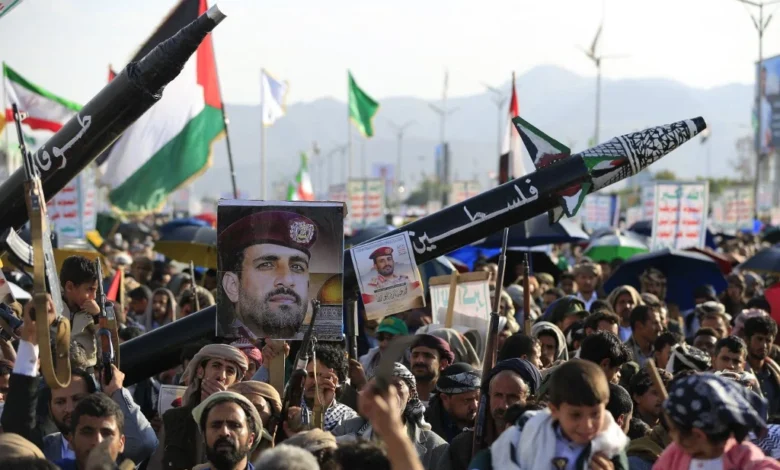 Houthis elevam tom contra Estados Unidos e ameaçam interesses americanos no Iêmen