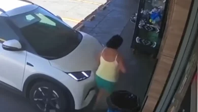 Idosa é prensada contra parede por motorista sem habilitação em Goiânia