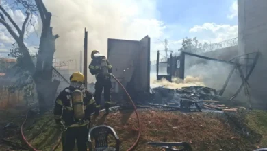 Incêndio destrói residência no Setor Jaó em Goiânia