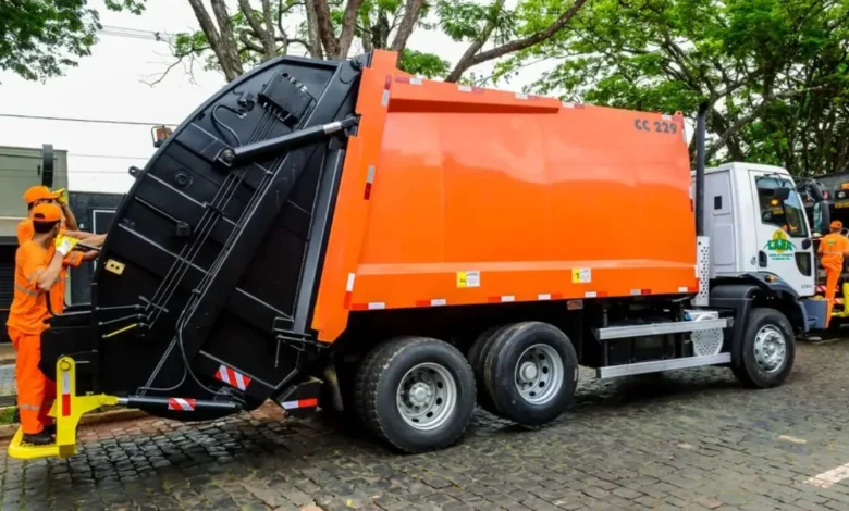 Indenização é concedida a motorista obrigado a realizar refeições em caminhão de lixo