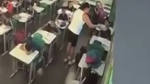 Investigação apura conduta de professora que esfregou prova no rosto de aluno
