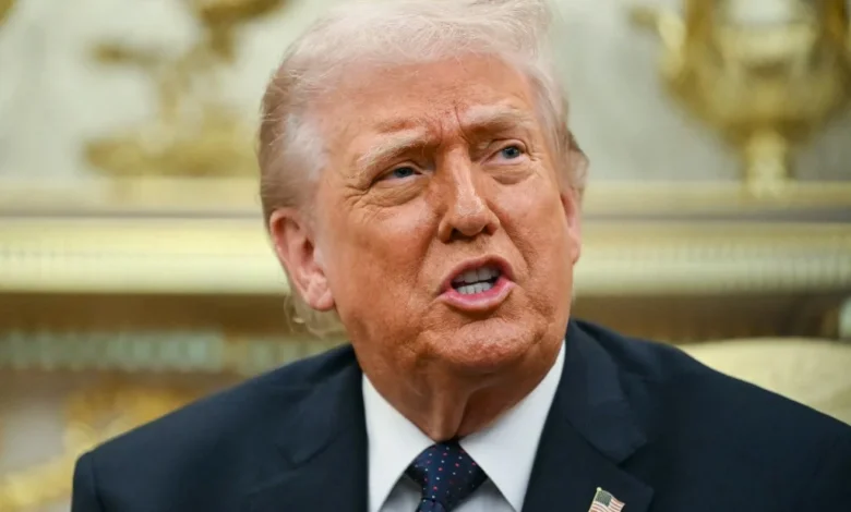 Justiça determina retorno de CNN, MS NOW e Politico à Casa Branca