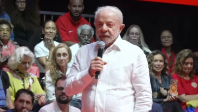 Lula critica trajetória de Flávio Bolsonaro e questiona atuação política da família