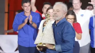 Lula defende Nossa Senhora Aparecida e ataca pastor Valadão em comício no Pará