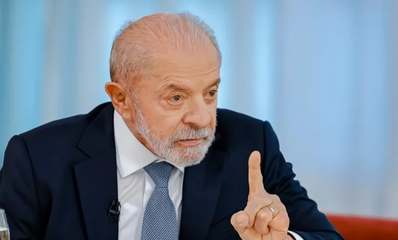 Lula opta por entrevista no Flow Podcast durante horário de debate na Globo